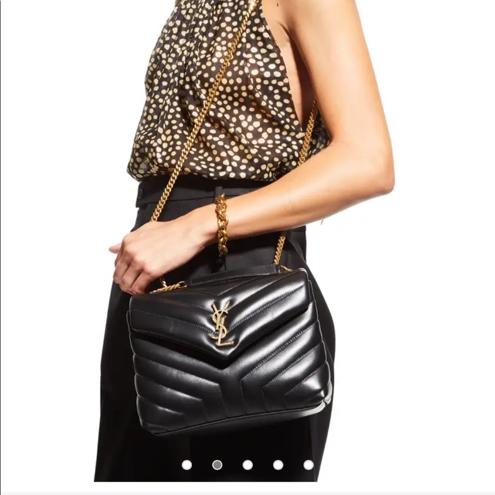 Lightly used saint laurent purse. Size small.